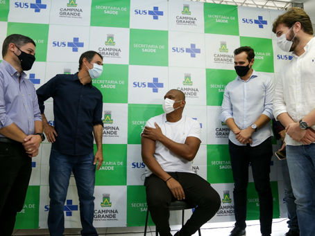 Bruno abre oficialmente a campanha de imunização contra a Covid-19 em Campina Grande