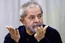 Juiz da Lava Jato manda casos de Lula a BrasÃlia e mantém bloqueio de bens