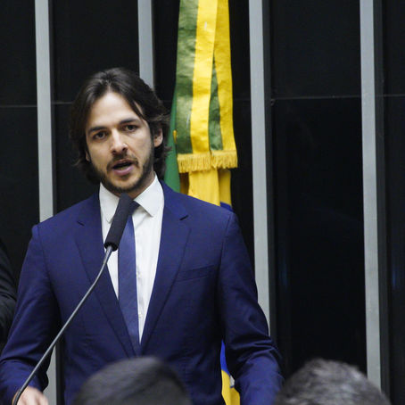 Deputado federal chama Bolsonaro de “irresponsável”, mas não vê motivo para impeachment