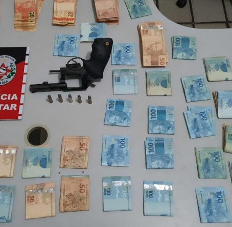 PM intercepta carro e recupera mais de 30 mil reais roubados de uma loja no Sertão da ParaÃba