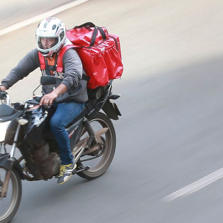 João Azevêdo anuncia habilitação gratuita para motoboys que trabalham com delivery