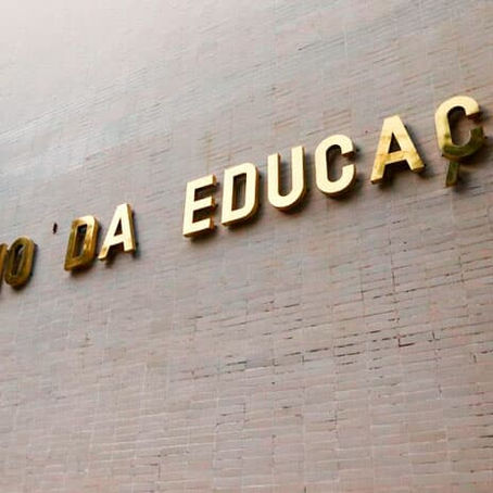MEC determina retorno presencial em universidades federais