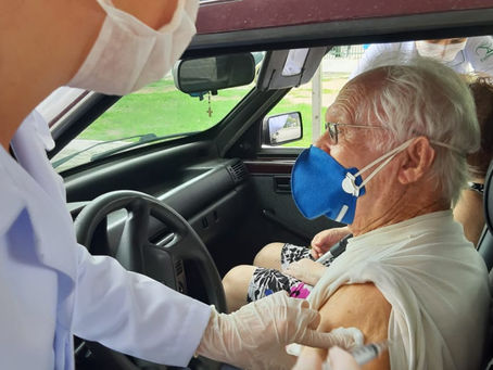 Secretaria de Saúde de CG realiza drive-thru de vacinação de idosos acima de 90 anos, neste sábado 