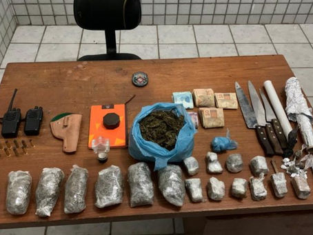 Adolescente suspeita de atuar no tráfico com o namorado é apreendida com drogas