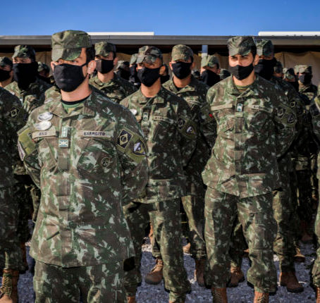 Banquete com dinheiro público, militares gastam toneladas em picanha e cerveja como Stella Artois