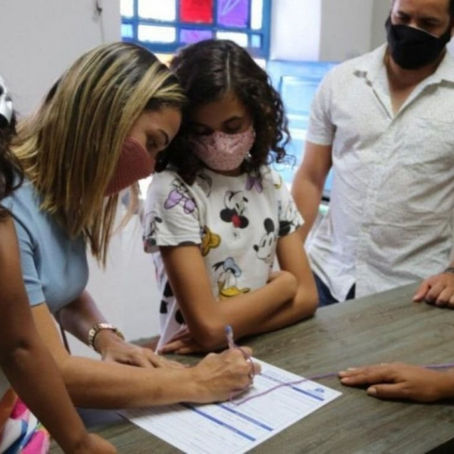 Prefeita de municÃpio em Pernambuco matricula a filha em escola pública