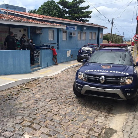 Bandidos armados invadem posto de saúde e roubam vacinas contra a Covid-19 em Natal