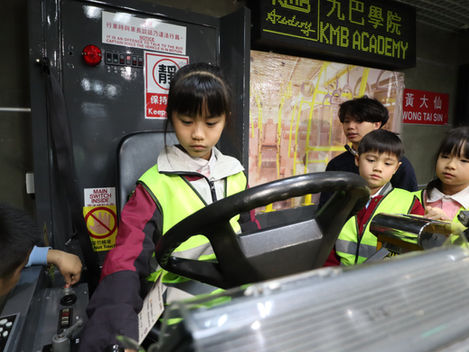 【🚀 九巴STEM Bus參觀團—— 啓思Future Kids今次要玩轉未來交通科技！🔧🚍】