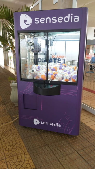 grua de brindes, claw machine, toy machine, agarra para brindes, claw crane, grua de bichinhos, grua de pelucias, grua de bolinhas, grua de prêmios, grua toy house, grua tell story, maquina de pegar pelucia, maquina de pegar bichinho,