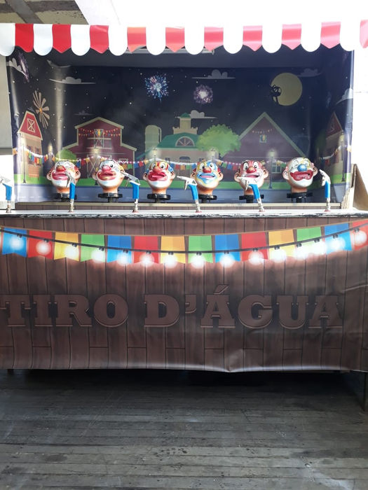Tiro d'água, atira agua na boca do palhaço, brinquedo de parque, brincadeira de parque de diversões, ganha prenda,