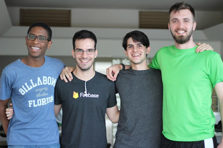 Da esquerda para direita estão Lucas Bamidelli, Téo Moura, Hugo Honda e Matheus Bafutto; idealizadores do Alert Me, solução vencedora