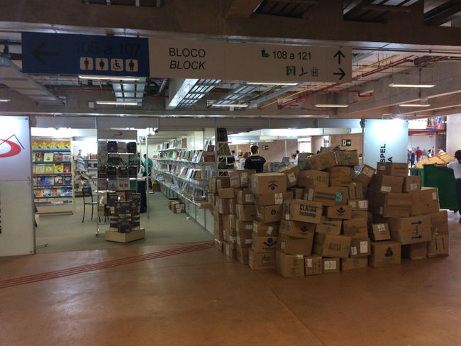 Desorganização marca abertura da III Bienal do Livro