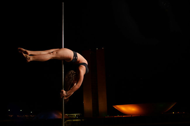 Campanha de legitimação do pole dance chega a Brasília