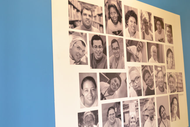 Exposição fotográfica retrata conservação de documentos realizada por jovens com deficiência intelec