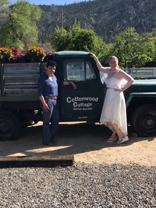 Cottonwood Cottage Wedding with Mojo