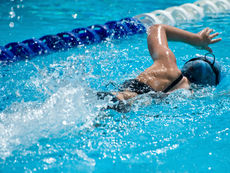 DSC-Schwimmerinnen und Schwimmer beim Vergleichswettkampf des Post SV Alfeld