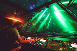 DJ Evenimente | DJ Petreceri | DJ Club | DJ Nunta | Artisti Muzica