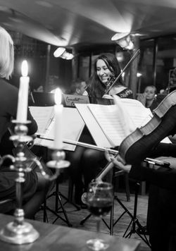 Artisti muzica clasica evenimente nunti | petrecere - muzica ambientala saxofon contrabas electric v