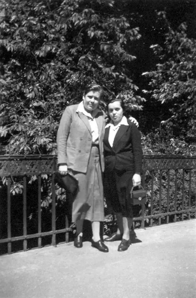 Hilde Rausch (Left) and Else Klopsch (right), undated