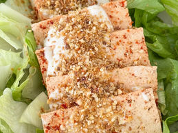 CEZARIO SALOTOS SU AŠTRIAIS TOFU KEPSNELIAIS