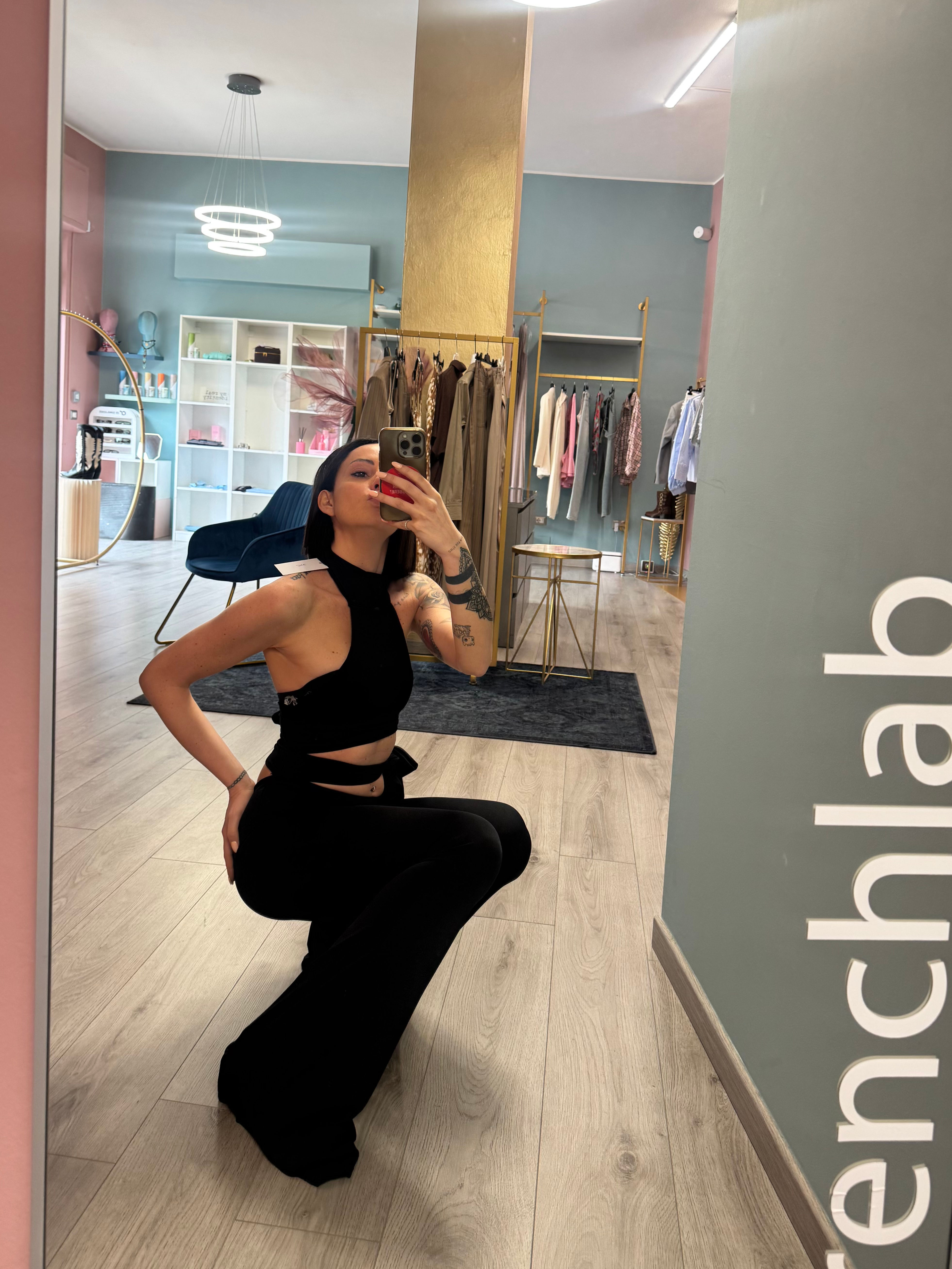 Tuta cut nera