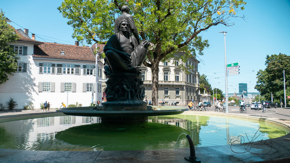 Zschokke Brunnen (Drei Lebensalter) von Alexander Zschokke (1941) - Saint Albangraben, Basel