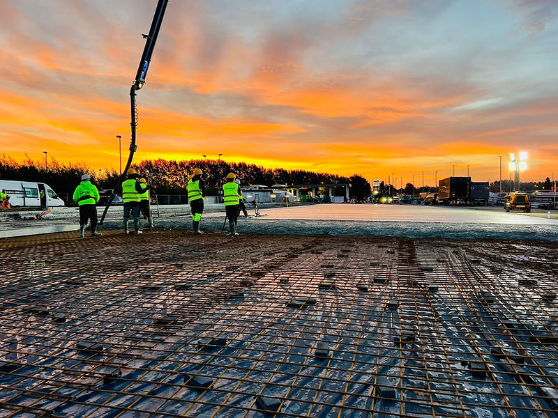 Betonwerken op een agrarische site