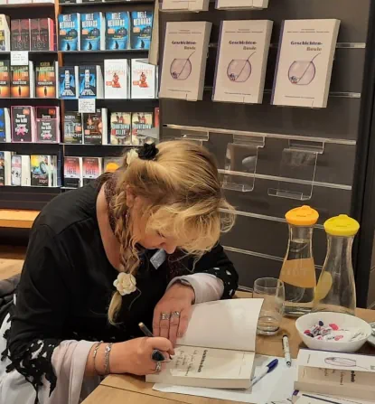 Signierstunde im Thalia im KTC Sabine Reifenstahl