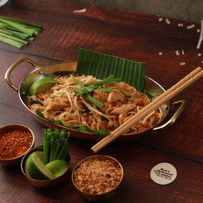 Pad Thai with egg, bean sprouts and crushed peanuts