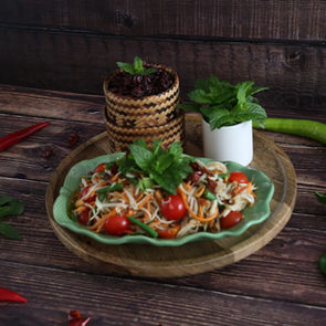 Papaya Salad
Traditional Thai Isan salad with shredded green papaya in spicy dressing with chilli, garlic and tomatoes. Our Isan Papaya Salad is Extra Spicy
Contains Fish & Peanuts.  Best takeaway in St Albans – Kats Cuisine