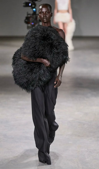 DESFILE DE DAVID KOMA EM LONDRES , INVERNO 2024 
