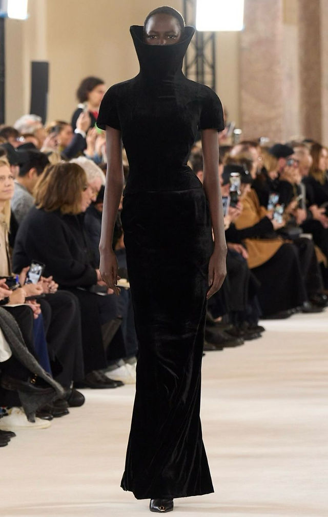 DESFILE  SCHIAPARELLI SPRING COUTURE 2024