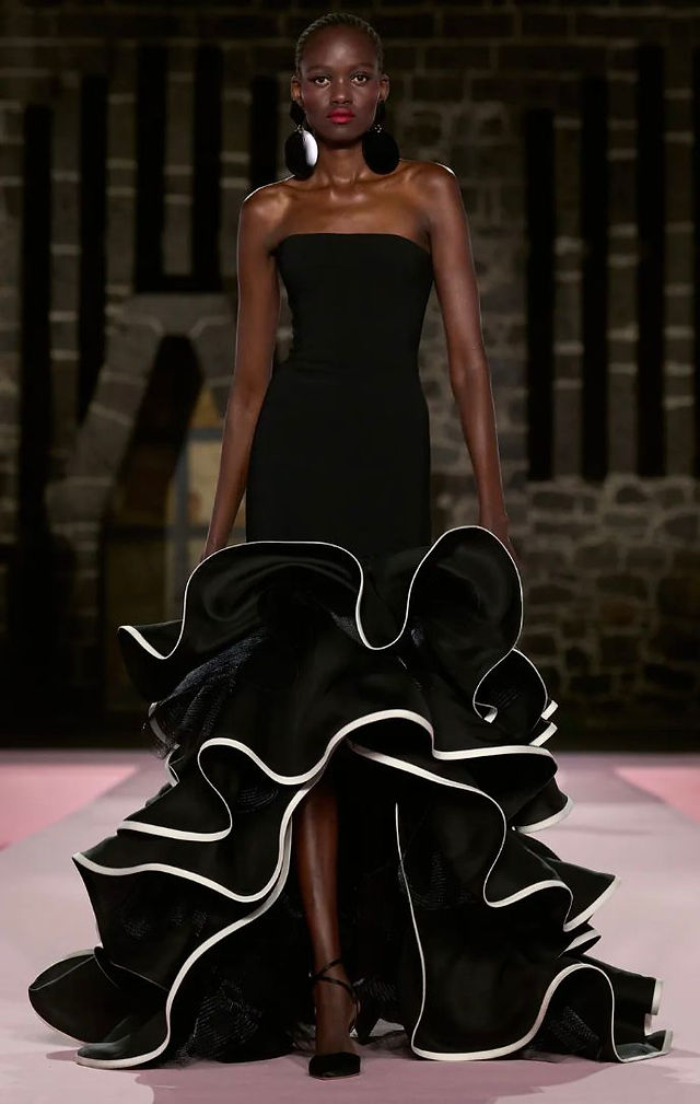 DESFILE CAROLINA HERRERA RESORT 2025