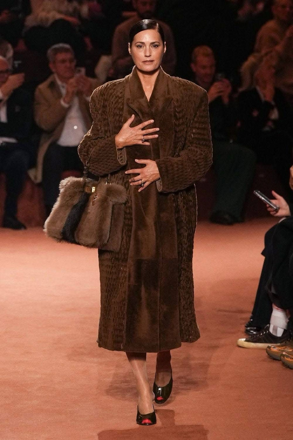 DESFILE FENDI EM MILÃO INVERNO 2025