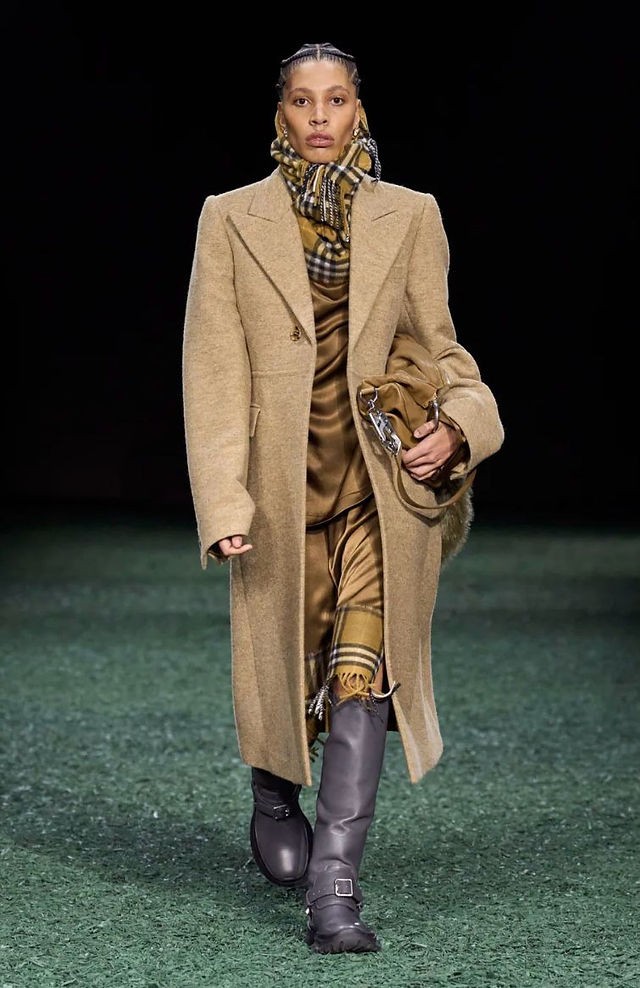 DESFILE BURBERRY INVERNO 2024 NA SEMANA DE MODA EM LONDRES