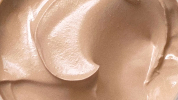 THEBALM LANÇA BASE EM MOUSSE EVEN STEVEN