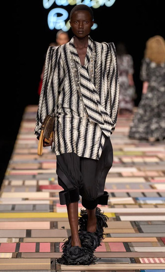 DESFILE DA LOUIS VUITTON EM PARIS VERÃO 2025