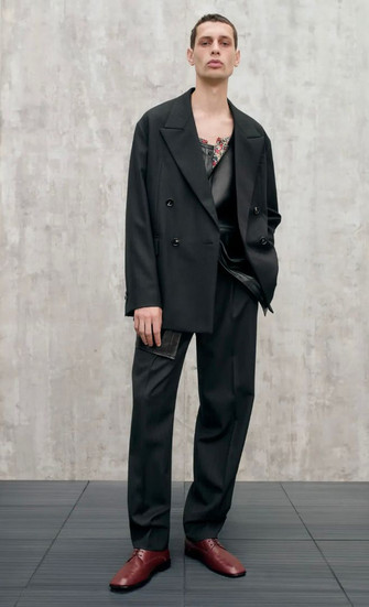 DESFILE BOTTEGA VENETA EM MILÃO RESORT 2025