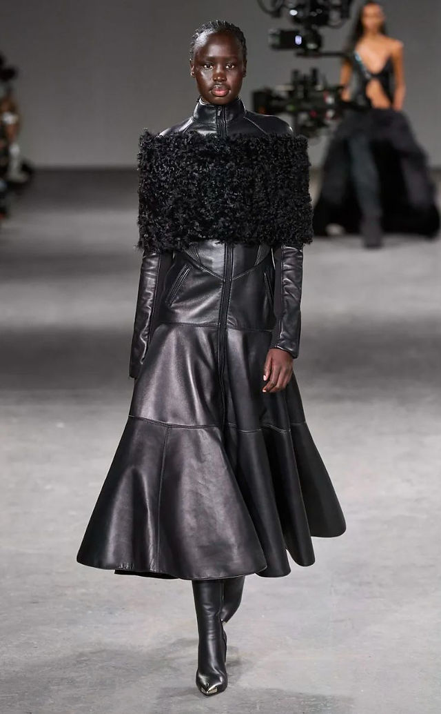 DESFILE DE DAVID KOMA EM LONDRES , INVERNO 2024 