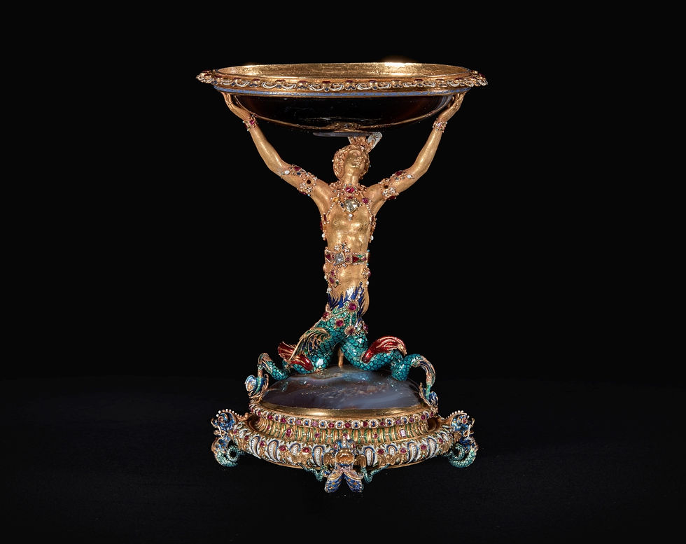 Copa con sirena de oro