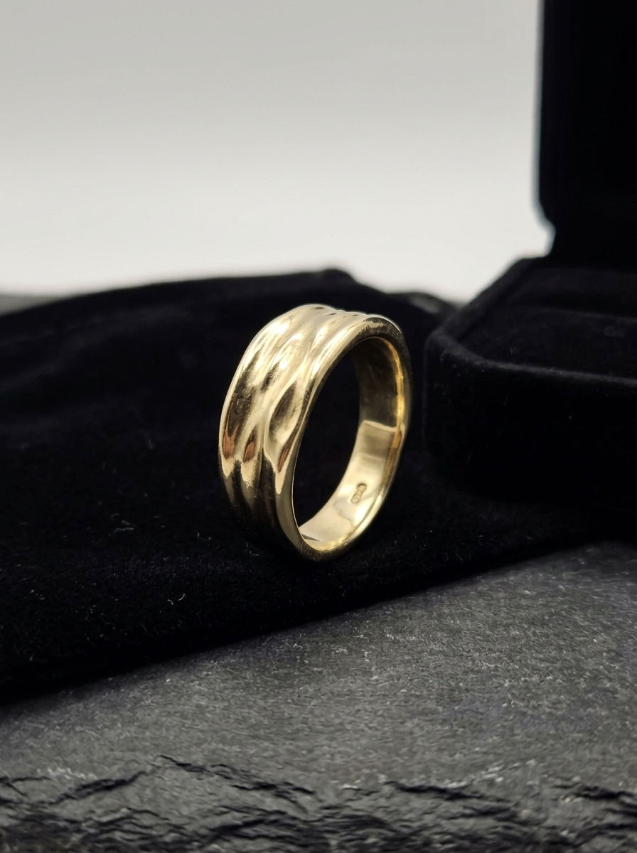 Mare In Tempesta sculptural ring in 14k gold, inspired by the movement of a stormy sea.