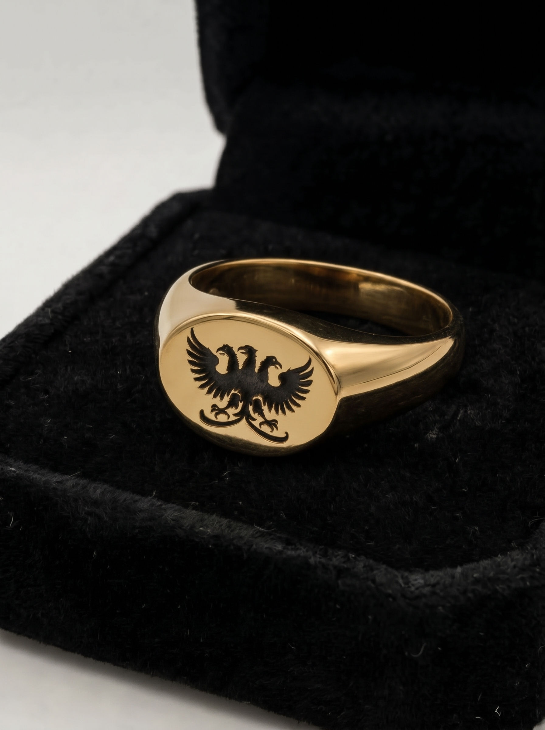 Anello Con Stemma 14k gold signet ring featuring the three-headed eagle emblem of Dante Bianco.