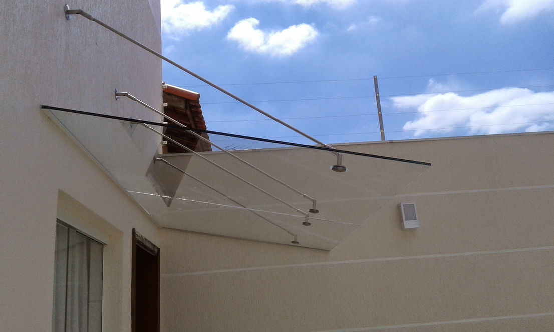 pergolado com cobertura de vidro