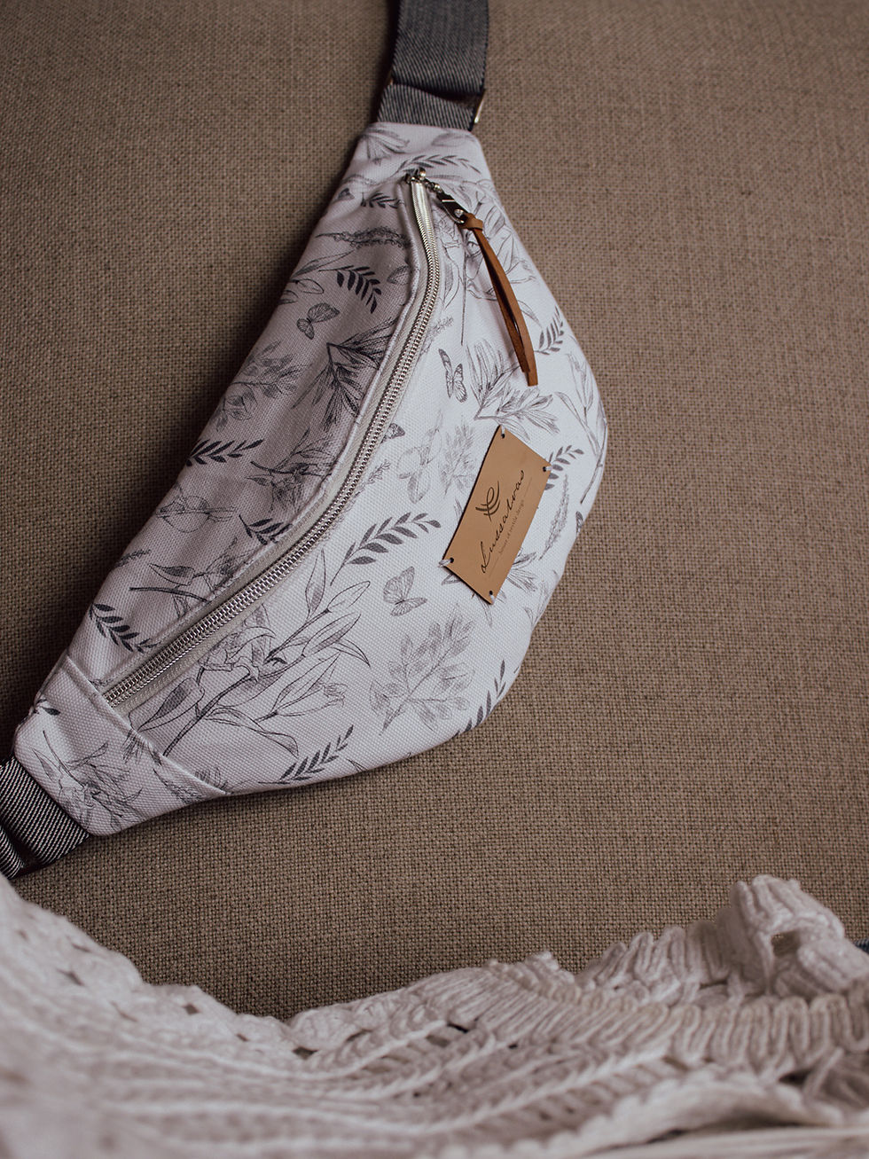 Thumbnail: Crossbody Bag Sarah Bluewies aus Baumwolle mit exklusivem Print