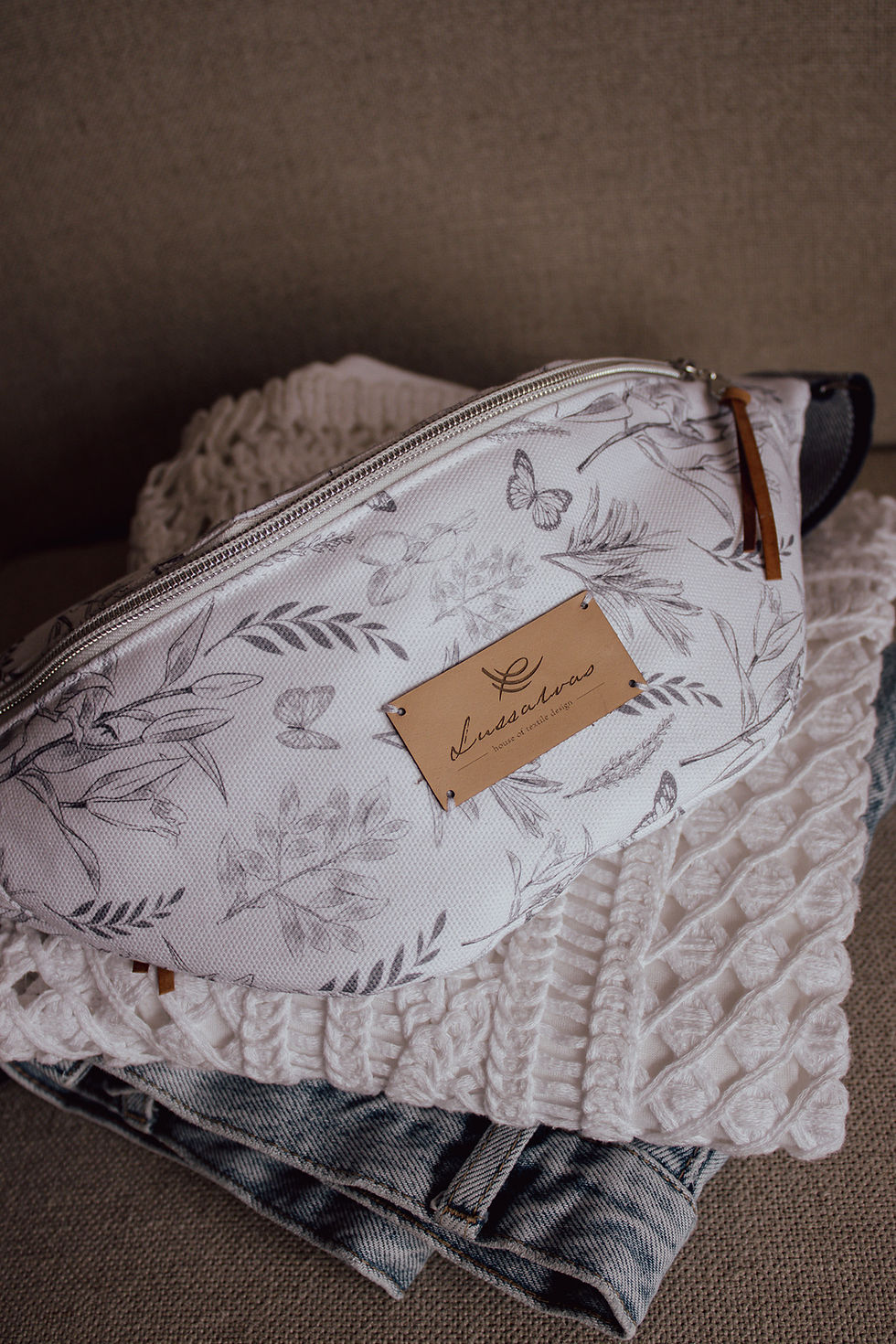 Thumbnail: Crossbody Bag Sarah Bluewies aus Baumwolle mit exklusivem Print