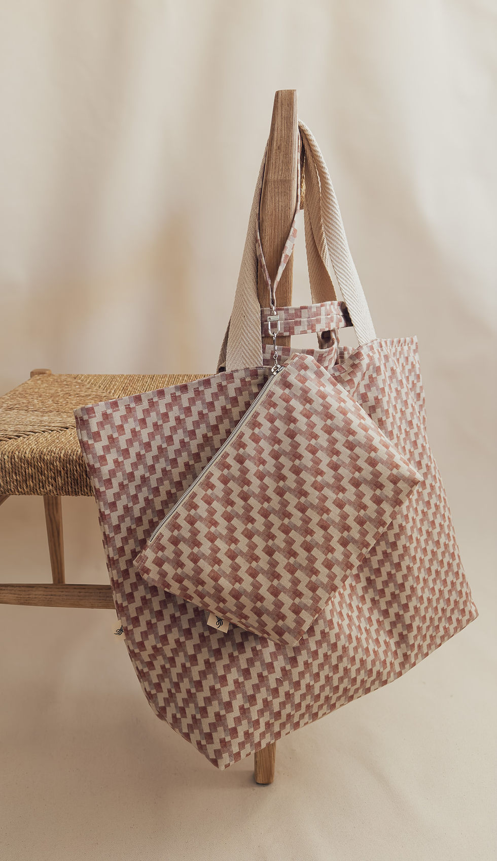 Miniaturbild: Pouch und Tasche Set aus Biobaumwolle mit exklusivem Print von Lussalvas