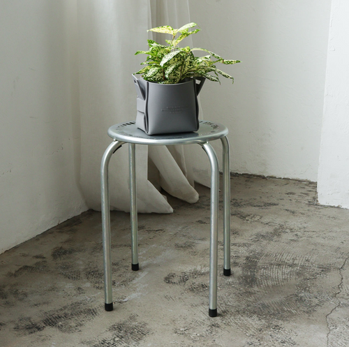 STACKABLE METAL STOOL | puzzle