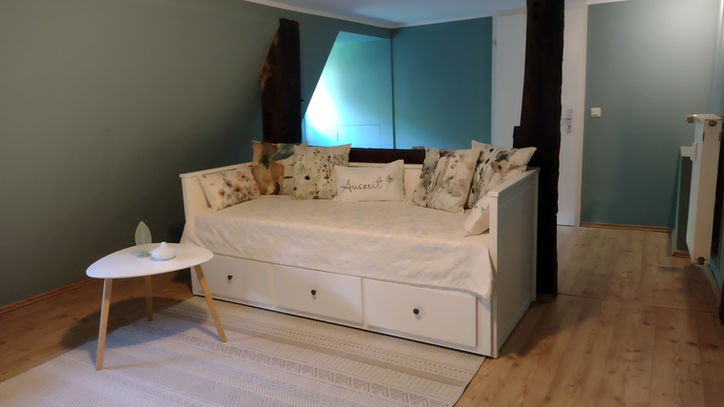 Schlafcouch im Eibenzimmer