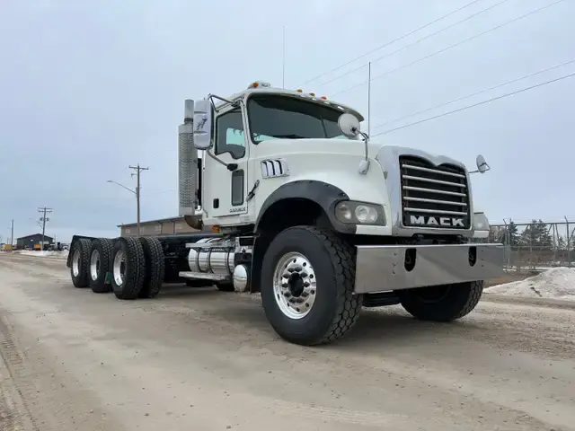 2007 Mack Granite Tri Drive