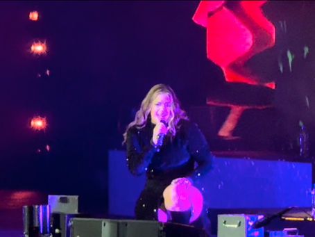 EL PALACIO DE LOS DEPORTES SE ENTREGA A YURIDIA